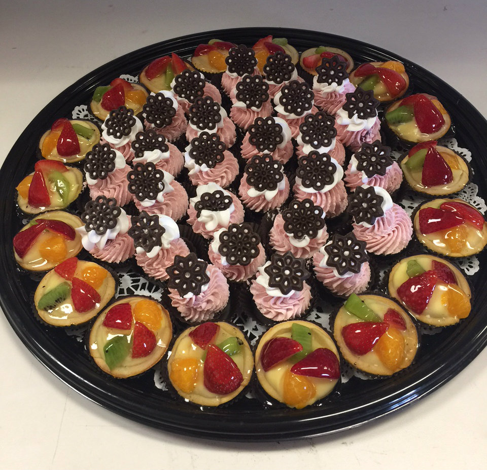 Dessert Tray Dessert Trays By The Dozen Bakery In Machesney Park